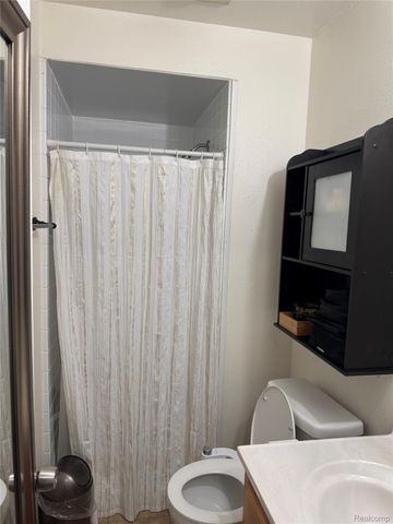 15794 Nader CT Court, Clinton Charter Township, MI 48038