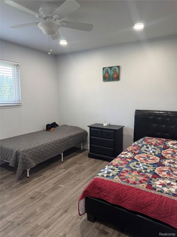 15794 Nader CT Court, Clinton Charter Township, MI 48038