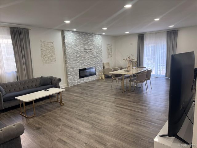 15794 Nader CT Court, Clinton Charter Township, MI 48038