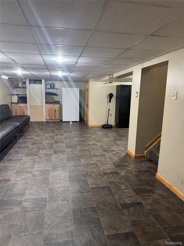 15794 Nader CT Court, Clinton Charter Township, MI 48038