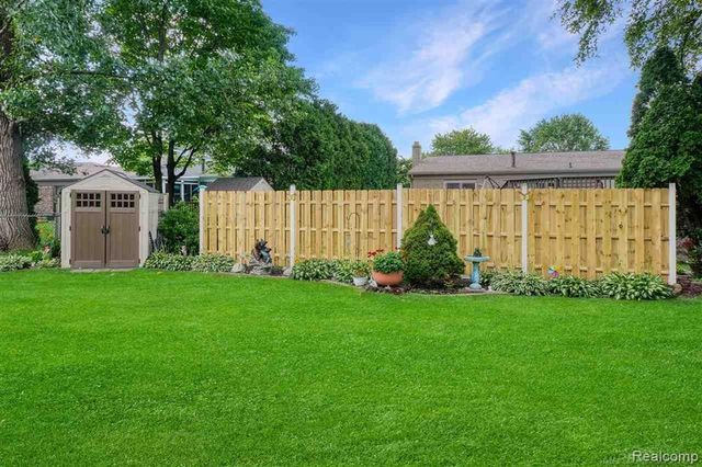 15794 Nader CT Court, Clinton Charter Township, MI 48038