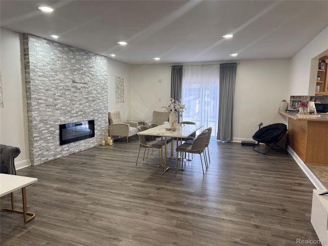 15794 Nader CT Court, Clinton Charter Township, MI 48038