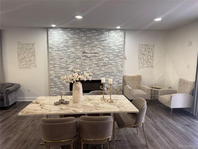 15794 Nader CT Court, Clinton Charter Township, MI 48038