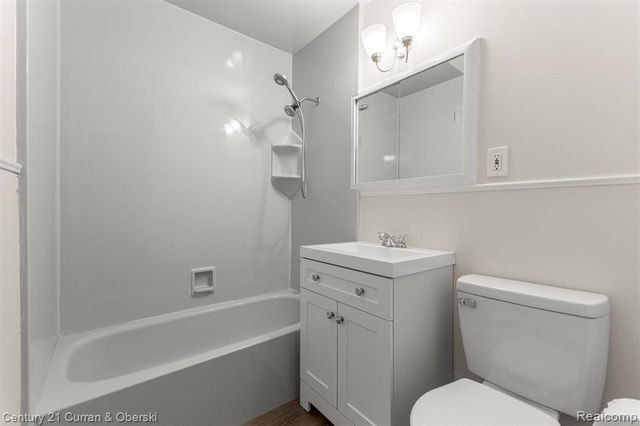 2269 S Circle Drive, Ann Arbor, MI 48103