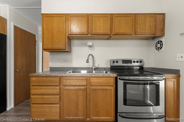 2269 S Circle Drive, Ann Arbor, MI 48103