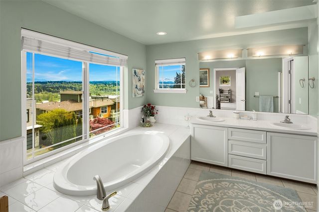 11919 89th Place NE, Kirkland, WA 98034