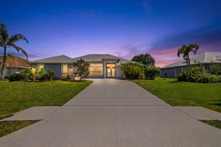 474 SW Carter Avenue, Port St. Lucie, FL 34983