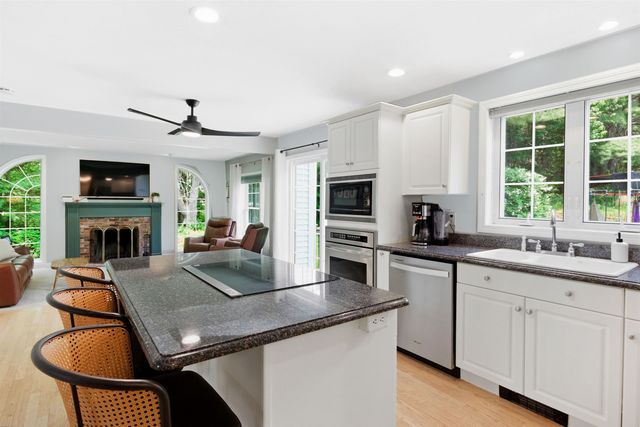 2 Chelsea Drive, Bow, NH 03304