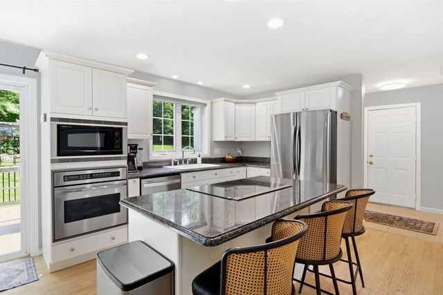 2 Chelsea Drive, Bow, NH 03304