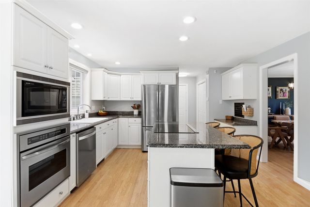 2 Chelsea Drive, Bow, NH 03304