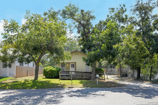242 E Austin St., New Braunfels, TX 78130