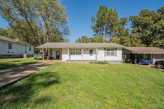 1313 Peggy Lane, Poplar Bluff, MO 63901