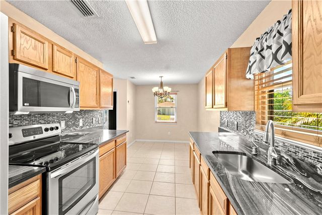 1190 12th Court SW, Vero Beach, FL 32962