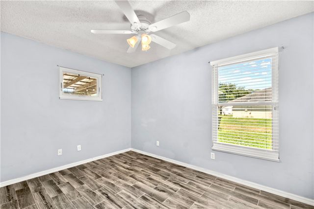 1190 12th Court SW, Vero Beach, FL 32962