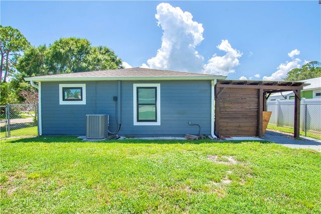1190 12th Court SW, Vero Beach, FL 32962