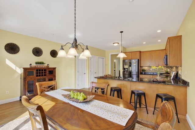 92 Riverwalk Way, Manchester, NH 03101