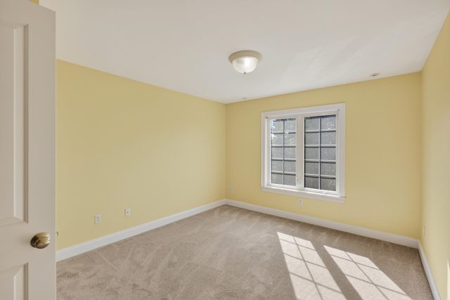 92 Riverwalk Way, Manchester, NH 03101