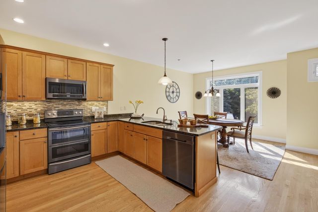 92 Riverwalk Way, Manchester, NH 03101