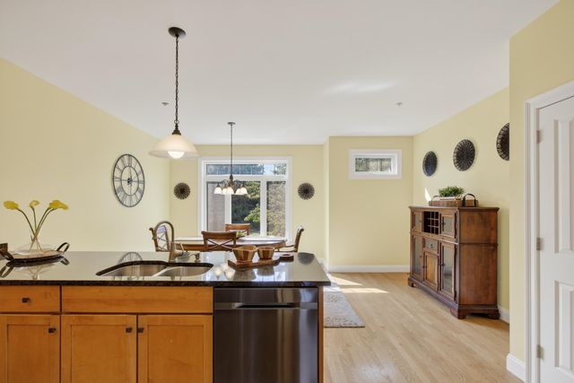 92 Riverwalk Way, Manchester, NH 03101