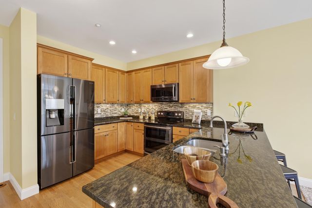 92 Riverwalk Way, Manchester, NH 03101