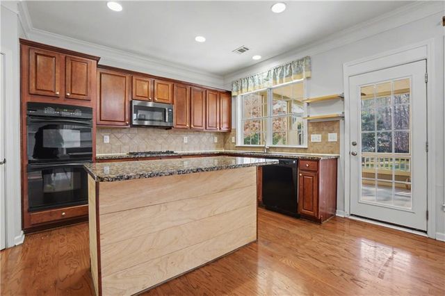 400 Pinoak Drive, Woodstock, GA 30188