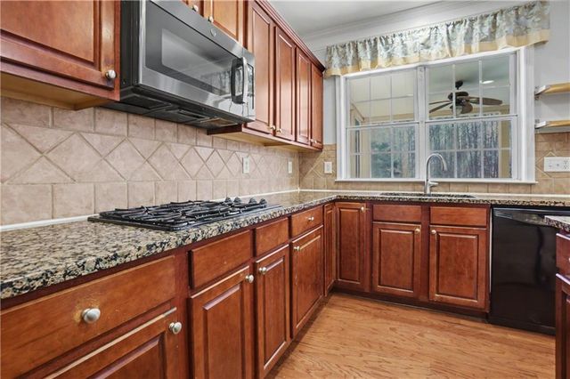 400 Pinoak Drive, Woodstock, GA 30188