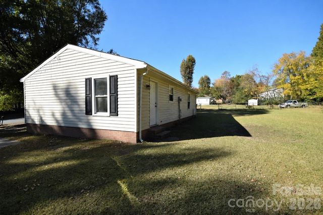 403 Stirrup Court, Charlotte, NC 28215
