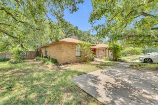 728 Woodland Court, Kennedale, TX 76060
