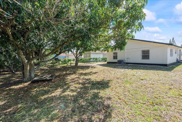 2340 R J Hendley Avenue, Riviera Beach, FL 33404