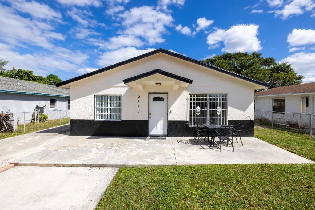 2340 R J Hendley Avenue, Riviera Beach, FL 33404