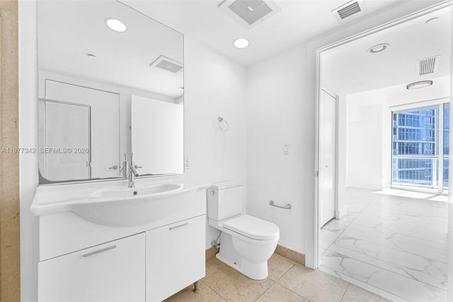 475 Brickell Ave 3113, Miami, FL 33131