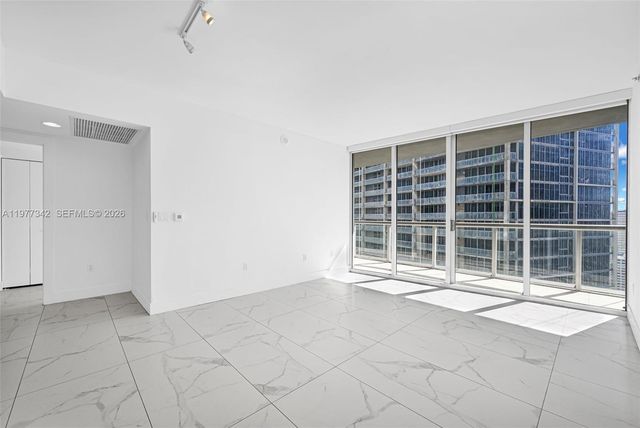 475 Brickell Ave 3113, Miami, FL 33131