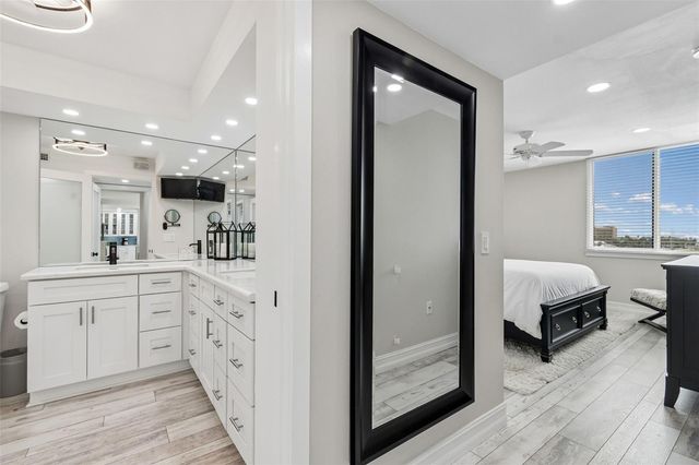 644 ISLAND WAY 603, Clearwater Beach, FL 33767