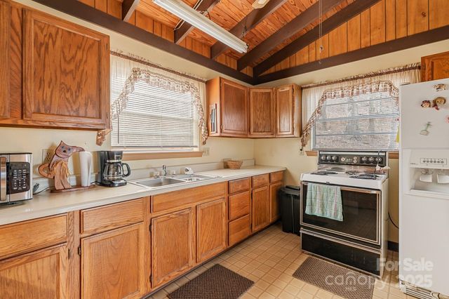 2650 Secluded Valley Road, Marshall, NC 28753