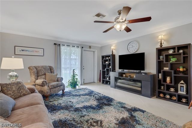 175 Crown DR 8, Naples, FL 34110
