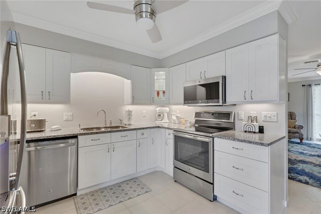 175 Crown DR 8, Naples, FL 34110