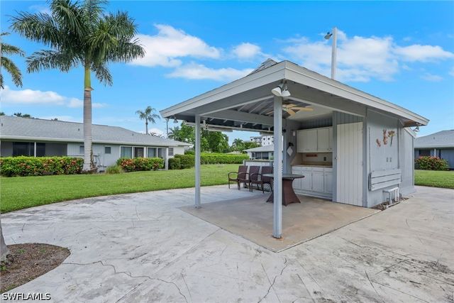 175 Crown DR 8, Naples, FL 34110