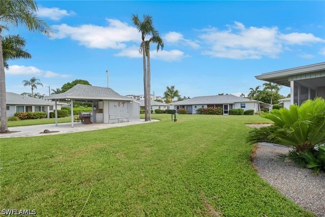 175 Crown DR 8, Naples, FL 34110