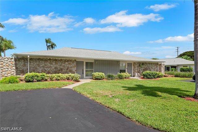175 Crown DR 8, Naples, FL 34110