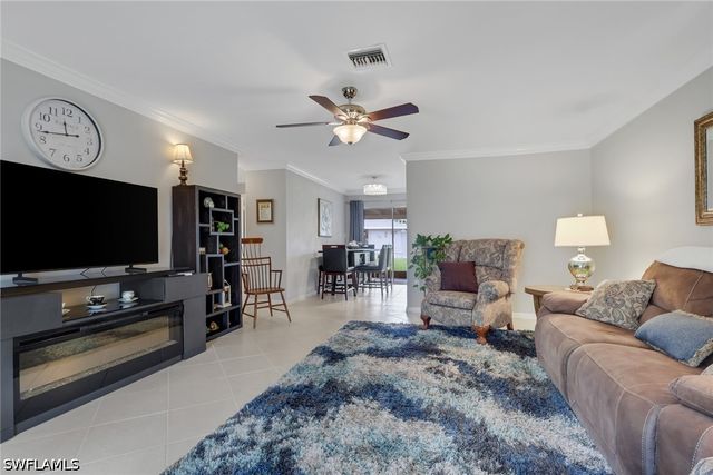 175 Crown DR 8, Naples, FL 34110