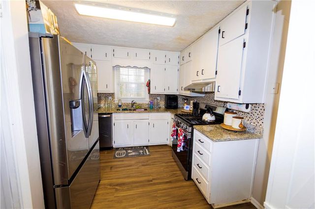 917 Chartley Drive SW, Lilburn, GA 30047