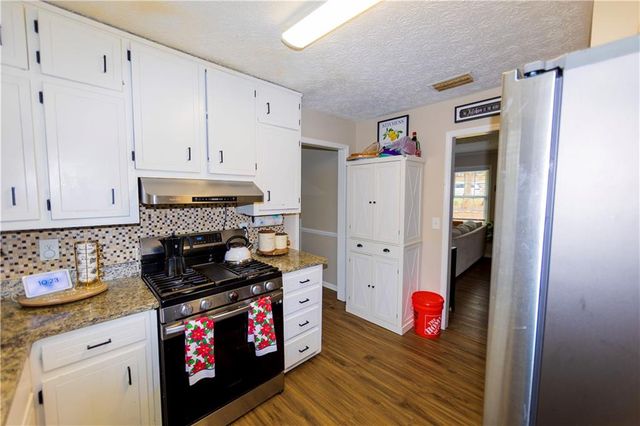917 Chartley Drive SW, Lilburn, GA 30047