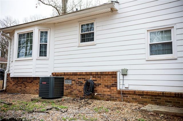 917 Chartley Drive SW, Lilburn, GA 30047