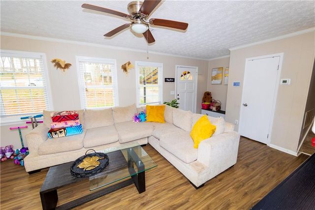 917 Chartley Drive SW, Lilburn, GA 30047