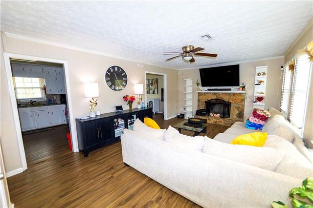 917 Chartley Drive SW, Lilburn, GA 30047