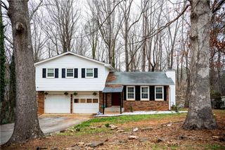 917 Chartley Drive SW, Lilburn, GA 30047