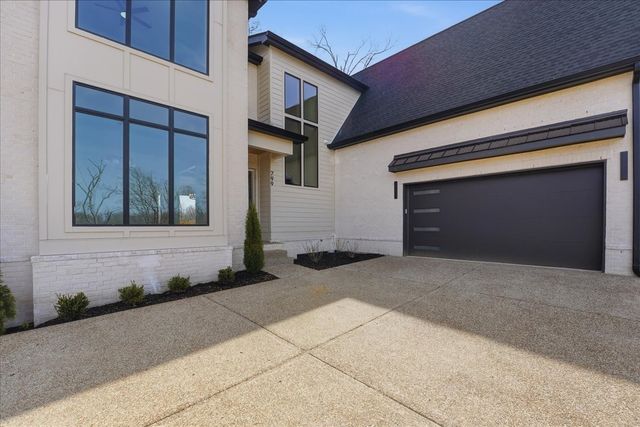 799 Summit Oaks Court, Nashville, TN 37221