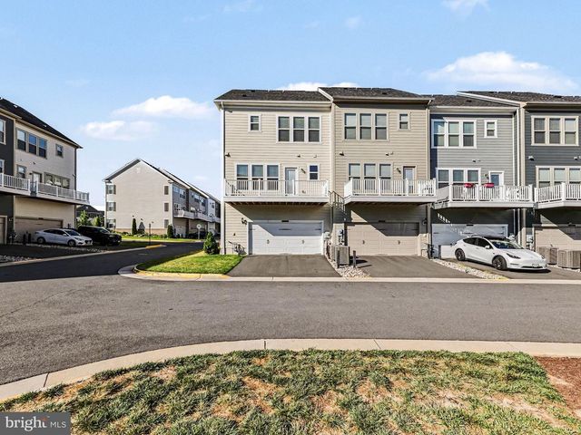 1900 GREENBRIAR HALL RD, Dumfries, VA 22026