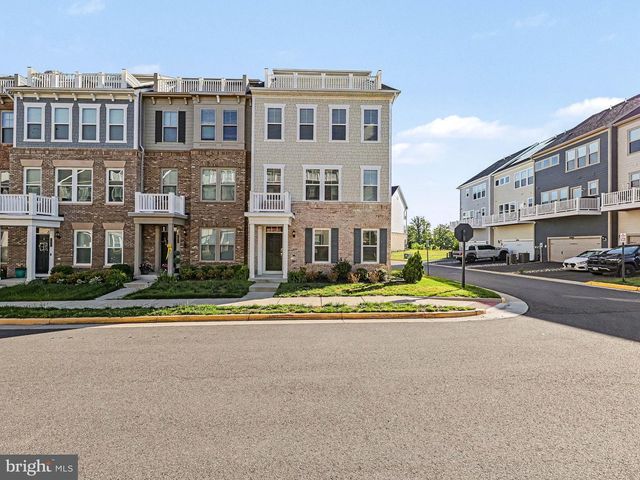 1900 GREENBRIAR HALL RD, Dumfries, VA 22026
