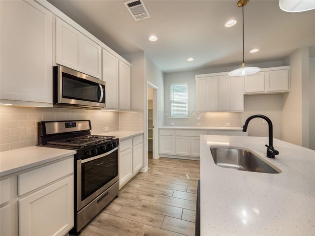 817 Olive Creek DR 70, Georgetown, TX 78633